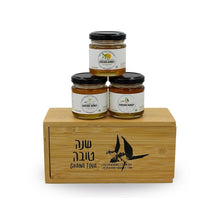 Load image into Gallery viewer, Chevra Honey – Gift Box

